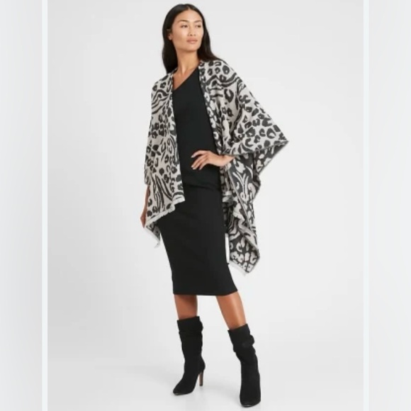 Banana Republic Reversible Leopard Poncho - Picture 1 of 5